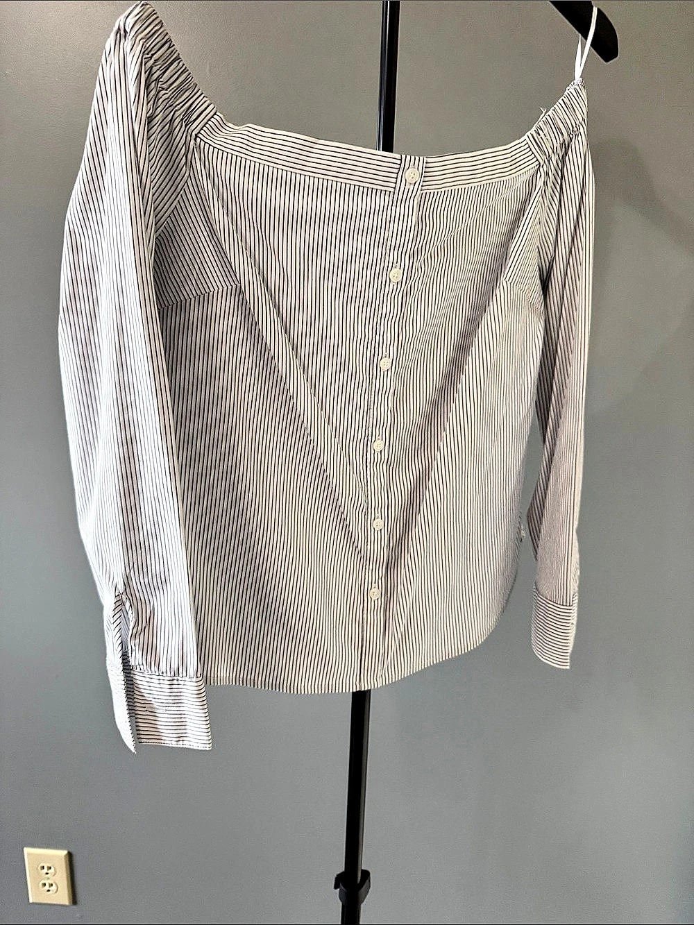 Express Striped Button Down Top in White & Blue Size Small